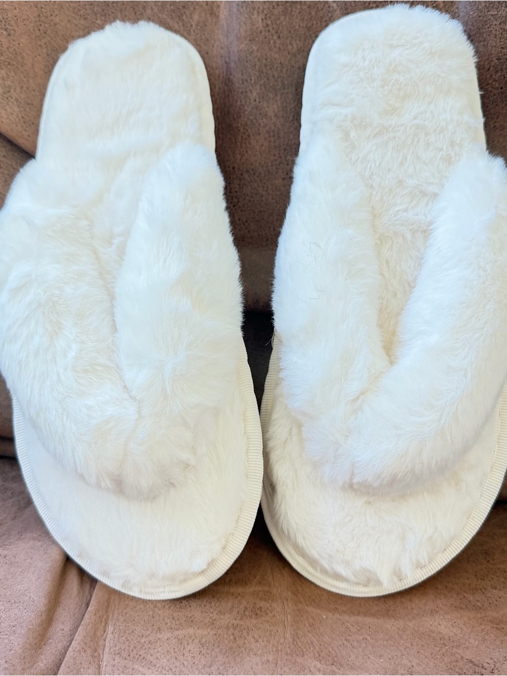 Cozy Plush Women's White Fuzzy Slippers
